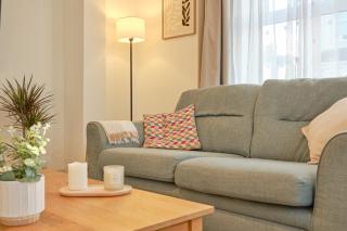 3-Bed Entire Garden Home, Walk to Beach - 7