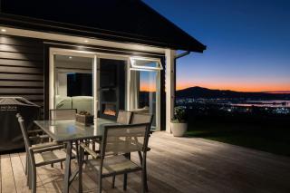 Jojo's Lookout - Stunning Lake Views with Spa - 8