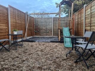 Fresh comfy space, feel at home. - 8