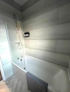 3-Bedroom Home in Belfast- near Crumlin Rd Gaol - 9