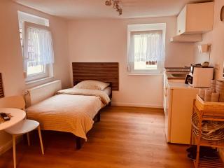 Traumhaft modernes Zimmer mit 2 Einzelbetten Gemeinschaftsbad- WC - 0