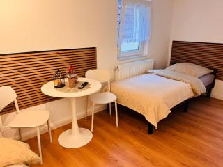 Traumhaft modernes Zimmer mit 2 Einzelbetten Gemeinschaftsbad- WC - 7