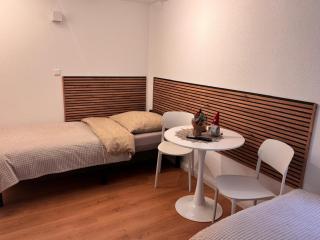 Traumhaft modernes Zimmer mit 2 Einzelbetten Gemeinschaftsbad- WC - 9