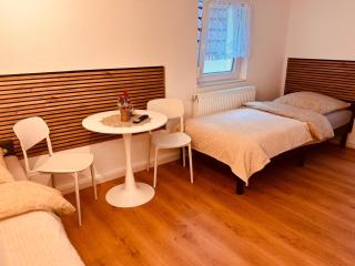 Traumhaft modernes Zimmer mit 2 Einzelbetten Gemeinschaftsbad- WC - 8