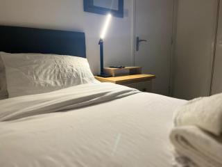 3 Bedroom Holiday Home - Sleeps 6 - 6