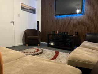 3 Bedroom Holiday Home - Sleeps 6 - 4