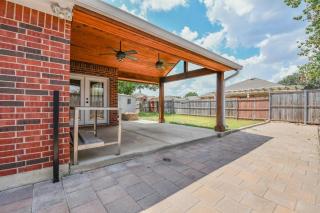 Spacious 4BR w Central Location, High Ceilings - 8