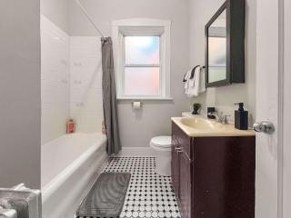 3BR Roomy Retreat Sleeps 6 - Newgard 2S - 5