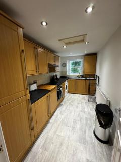 No 4 AT SANDRINGHAM - LARGE 2 BED NEAR SEFTON PARK - 2