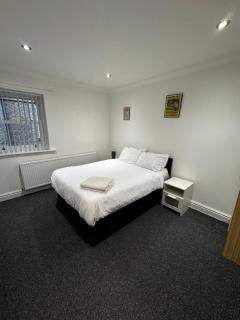 No 4 AT SANDRINGHAM - LARGE 2 BED NEAR SEFTON PARK - 6