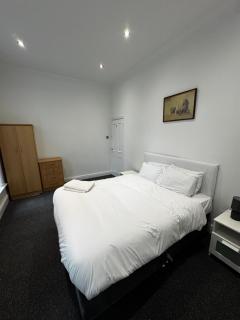 No 4 AT SANDRINGHAM - LARGE 2 BED NEAR SEFTON PARK - 7