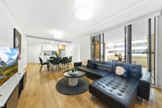 Next To Station 3 Min Walk to Shops 2 Cars - 0