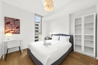 Next To Station 3 Min Walk to Shops 2 Cars - 7