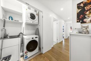 Next To Station 3 Min Walk to Shops 2 Cars - 1