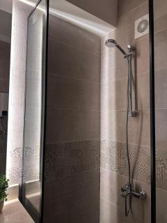 Sunlit Comfort-Designer Flat In Privado Madianty - 4