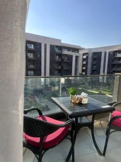 Sunlit Comfort-Designer Flat In Privado Madianty - 5