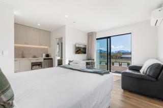 New Contemporary Studio Escape - 6