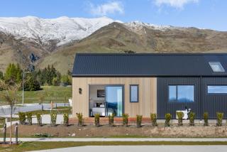 New Contemporary Studio Escape - 5