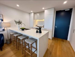 Modern City Views 2BR Apartment in Box Hill - 8