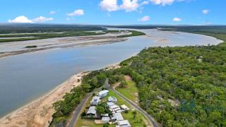 4 Manley Smith Drive WALKERS POINT - Burrum Heads - 4