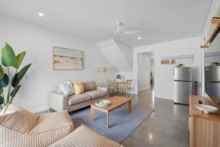 Sandy Toes - Walk to Beach, Pet Friendly, Stylish - 3