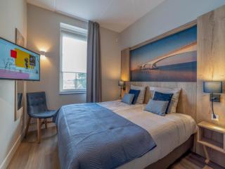 SeaLuxe Suite 27D - 2