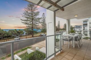 Dwell at 38, Oceanfront Apartment - 7