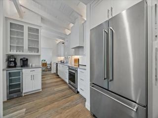 The Swift Cottage 705 Pv Blvd, Pvb, Fl 32082 - 5