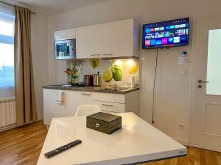Serene Apartment near Wenceslas Sq & Main Station - 5
