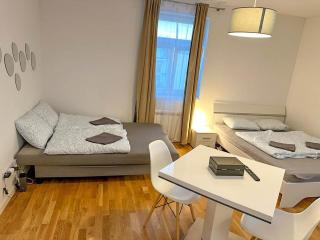 Serene Apartment near Wenceslas Sq & Main Station - 7