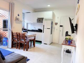 Espaço prático e clean 700 mts praia - 2