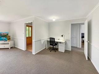 Suburban Bliss - Elegant Villa 1 - 9