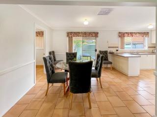 Suburban Bliss - Elegant Villa 1 - 6