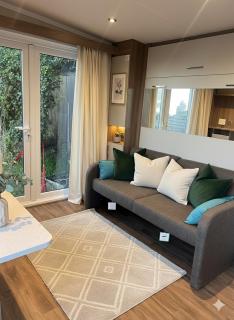 Hilltop Tiny Escape Stunning Harbour & City Views - 0