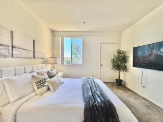 SPECIAL OFFER - Modern Apartment in La Jolla UTC - Close to Beaches, Shopping, Dining, UCSD - 5