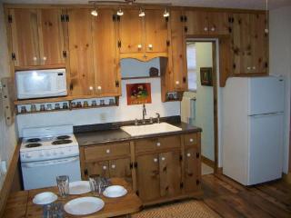 Rustic Cabin Rental for a Romantic Countryside Retreat near Austin, Texas - 1