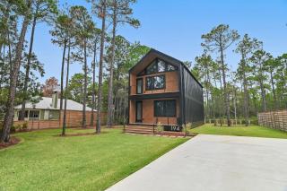 Modern Glass-Front Retreat l Stunning Nature Views - 3