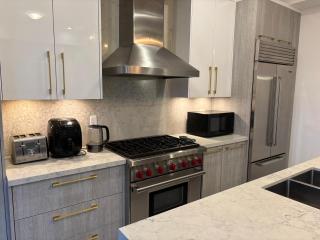 Entire place in Richmond hill Modern Luxury Home - 9