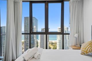 Breezy Seaview 2BR Apt in Broadbeach - 6