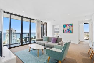 Breezy Seaview 2BR Apt in Broadbeach - 2