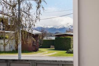 Amazing Location! Central 2 bedroom Unit - 6