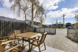 Amazing Location! Central 2 bedroom Unit - 5