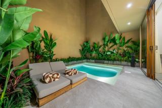Berawa Week 6 - Tropical 2-Bedroom Villa with Private Pool and Relaxing Garden - 2