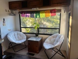 Comfortable Guest RV With EV charger Semi Rural Area - 8