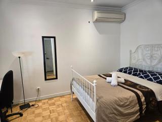 Delightful room near Metro Monk station with Self Check-in - 5