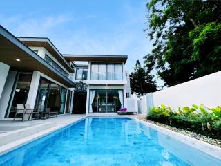 Mila Luxury 3BR Villa, Private 4x10m Pool - 0