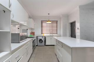 Oniru VI BR 3BA - Spacious, Fast Wifi, Pool, Free Parking - 3