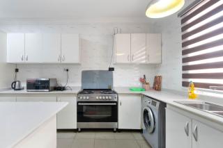 Oniru VI BR 3BA - Spacious, Fast Wifi, Pool, Free Parking - 2