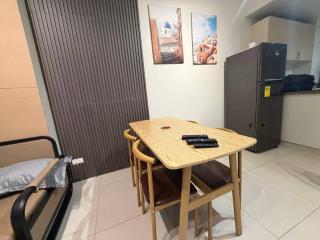 Staycation big room sm north grass residences 2 bed - 3