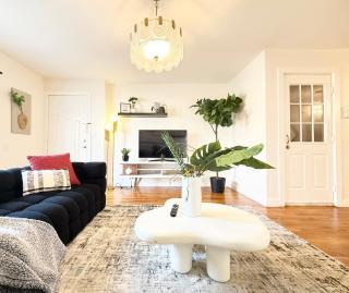 Luxury 3BR 2BA Retreat NYC Getaway Free Parking - 5